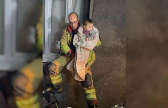 Selde mahsur kalan 11 kişilik aileyi itfaiye kurtardı