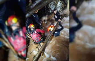 Sele kapılan otomobil sürücü, 3 saatlik çalışmanın sonunda ölü olarak bulundu
