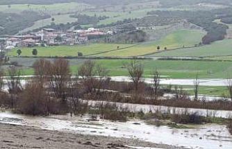 Selendi’de çay ve dereler taştı