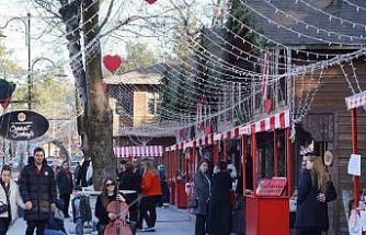 Sevgililer Günü’nde Sanat Sokağı renkli görüntülere sahne oldu