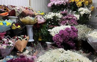 Sevgisini çiçekle anlatanlar çiçek tercih ediyor