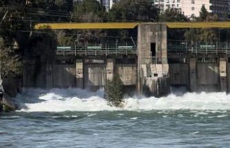 Seyhan Barajı’ndan su tahliyesi sürüyor: Tarlalar su altında kaldı
