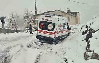 Siirt kar yağışı nedeniyle yolda kalan hastalar ve vatandaşlar kurtarıldı