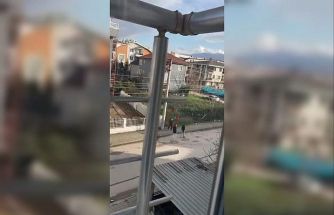 Sokak ortasında havaya ateş eden çocuk kamerada