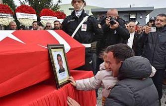 Son veda yürek yaktı: Küçük kız babasını tebessümle uğurladı