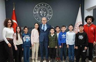 Sporcu öğrenciler il müdürü ile bir araya geldi