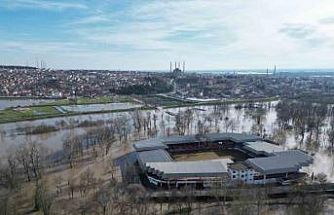 Sular altında kalan Sarayiçi güreş alanında su seviyesi düşüyor