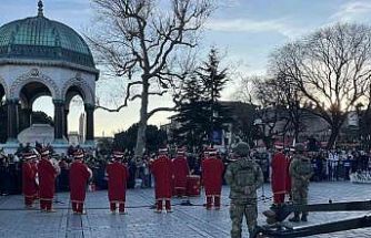 Sultanahmet’te Ramazan ayının ilk iftarında geleneksel top atışı yapıldı
