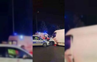 Sultanbeyli’de polis aracı ile otomobil çarpıştı: 3 yaralı