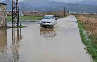Sultanhisar’da kurutma kanalı taştı, tarım arazileri göle döndü