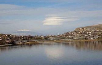 Süphan Dağı üzerinde oluşan mercek bulutu görenleri hayran bıraktı