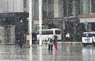 Taksim’de kar yağışı etkili oldu