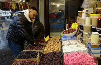 Tarihi Almacı Pazarı’nda Ramazan hazırlığı başladı