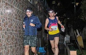 Tarihi çarşıda gece oryantiring heyecanı