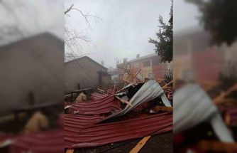 Tarsus’ta yağmur ve fırtına hayatı olumsuz etkiledi