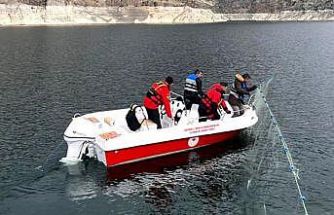 Tekne ile kaçak avcılara denetim