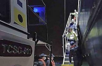 Ticari gemide yaralanan vatandaşa tıbbi tahliye