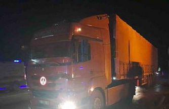 Tır ile ticari taksi çarpıştı: 1 yaralı