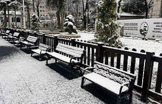 Tokat güne kar yağışıyla uyandı