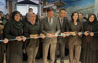 Toktalı kadınların elinde şekillenen çiniler görücüye çıktı