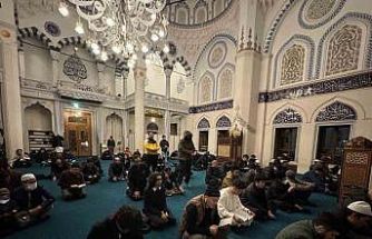 Tokyo Camii’nde Ramazan ayının ilk teravih namazı kılındı