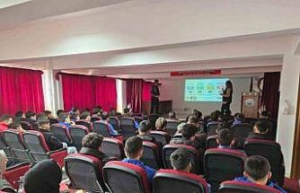 Tomarza’da lise öğrencilerine siber güvenlik semineri verildi