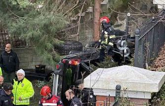 Trabzon’da kamyonet site bahçesine düştü: 2 yaralı