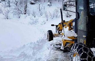 Trabzon’da karla mücadele sürüyor