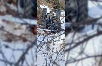 Traktör devrildi, köy muhtarı hayatını kaybetti