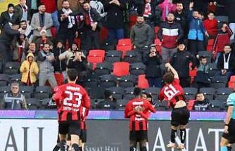 Trendyol Süper Lig: Gaziantep FK: 1 - Trabzonspor: 2 (İlk yarı)