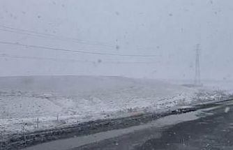 Türkiye’nin en kurak ilçelerinden Karapınar’da kar sevinci