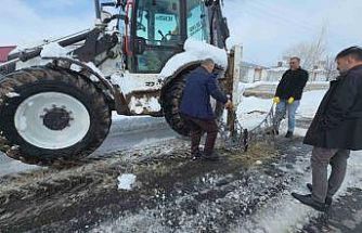 Tuzluca’da kar 32 köy yolunu kapattı, 22 köy yolu ulaşıma açıldı