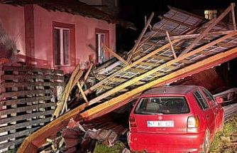 Uçan çatı, ev, karavan ve otomobilde hasara yol açtı