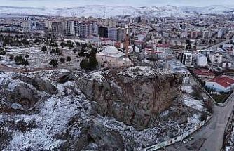 Uçurumun kıyısındaki türbede Ramazan yoğunluğu yaşanıyor