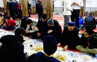 Ümmet iftarında gönüller bir oldu