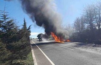 Uşak’ta yangın çıkan cip küle döndü