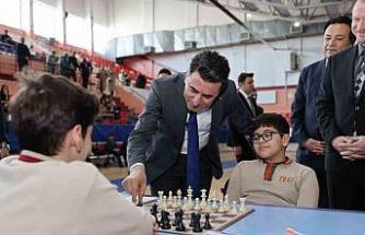 Vali Aygöl ilk hamleyi yaptı, turnuva başladı