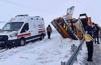 Van’da Karayollarına ait iş makinesi kaza yaptı: 1 ölü, 1 ağır yaralı