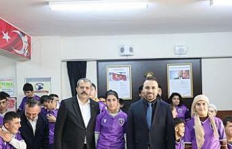 Vezirköprü’de özel öğrencilere Samsunspor forması sürprizi