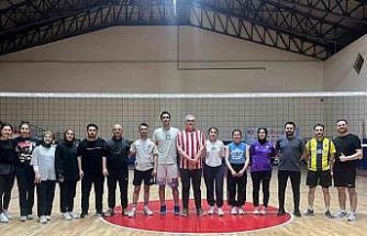 Vezirköprü’de sağlık çalışanları voleybol turnuvası