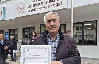 Yaklaşık 40 yıldır içtiği sigarayı 1 haftada bıraktı