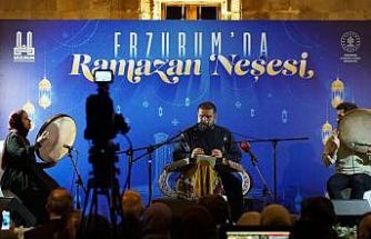 Yakutiye Medresesi’nde santurun zarif nağmeleri yankılandı