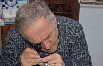 Yarım asırlık saat ustası çırak bulamadığı mesleğini eşiyle ayakta tutuyor