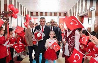 Yeni döneme ay-yıldızlı bayrakla başladılar