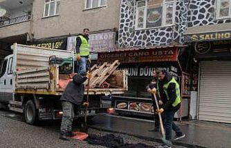Yoğun kar, don ve tuzlama sonrası bozulan yollarda onarım çalışması başlatıldı