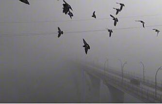 Yoğun sisten kaybolan yapılar dronla görüntülendi