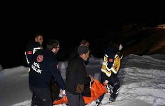 Yolu karla kapanan ve elektrikleri kesik olan köyde oksijensiz kalan hastanın imdadına yetiştiler