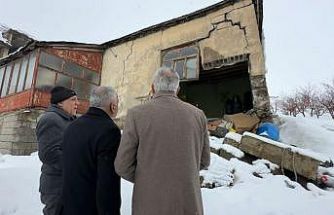 Yüksekova’da evi çöken yaşlı kadına devlet şefkati: "Yalnız bırakmayacağız"