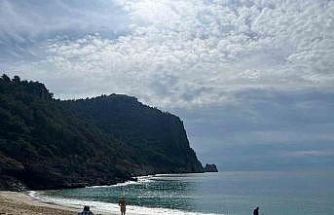 Yurt genelinde kar, Alanya’da yazdan kalma günler