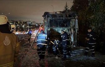 15 Temmuz Şehitler Köprüsü’nde metrobüs alev alev yandı: Yolcular tahliye edildi